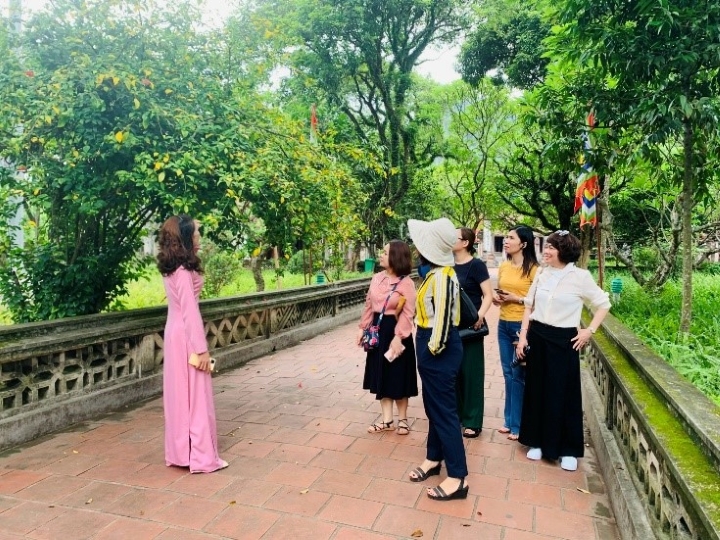 Chi bộ Ban Nghiên cứu Giáo dục Dân tộc tổ chức  sinh hoạt chuyên đề tại Di tích lịch sử  Cố đô Hoa Lư, Ninh Bình